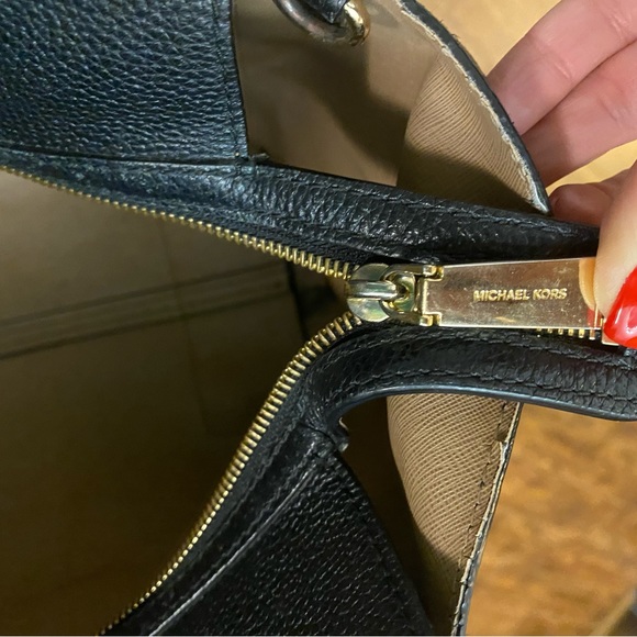 Michael Kors tote - Picture 6 of 7